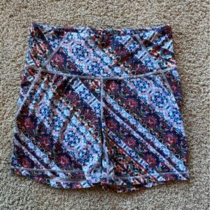 Women’s Multicolor Patterned Stretch Shorts